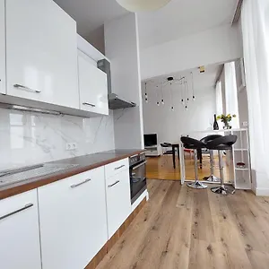 https://charm-apartment.vienna-besthotels.com